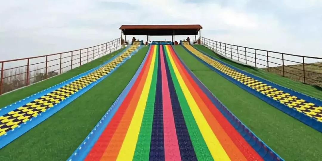 龙子湖趣味彩虹滑道